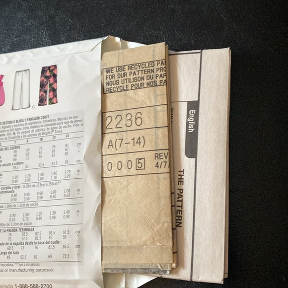 3/20 Simplicity 2236 uncut sewing pattern - Picture 3 of 3